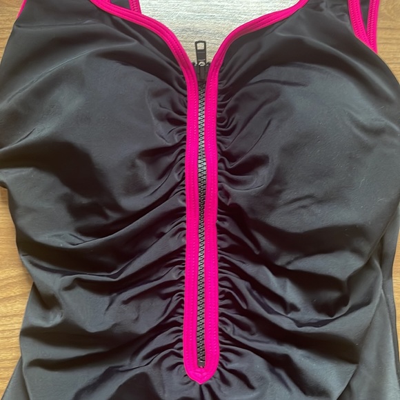 NWT Reebok bathing suit - Picture 3 of 9